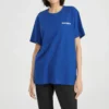 Camiseta azul de manga corta con estampado de punto