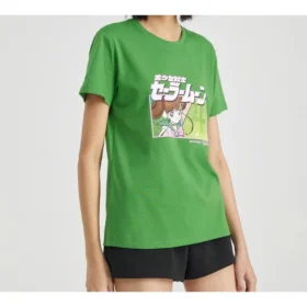 Camiseta de manga corta verde de la colaboración Sailor Moon para la temporada primavera-verano 2020