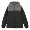 Chaqueta de plumón con capucha y letras en contraste «Negro Gris»
