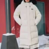 Chaqueta de plumón tejida larga con capucha informal «Blanca»