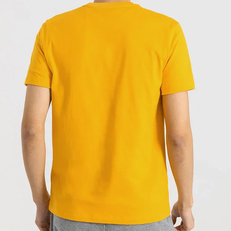 Skechers Sport para hombre con estampado de letras, manga corta, color dorado