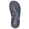 Slide-Ups Relaxed Fit: Asana Luxe – Belleza vibrante Slide-Ups Relaxed Fit: Asana Luxe – Belleza vibrante