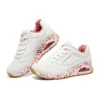 Uno Loving Love x James Goldcrown «Blanco, rojo y rosa»